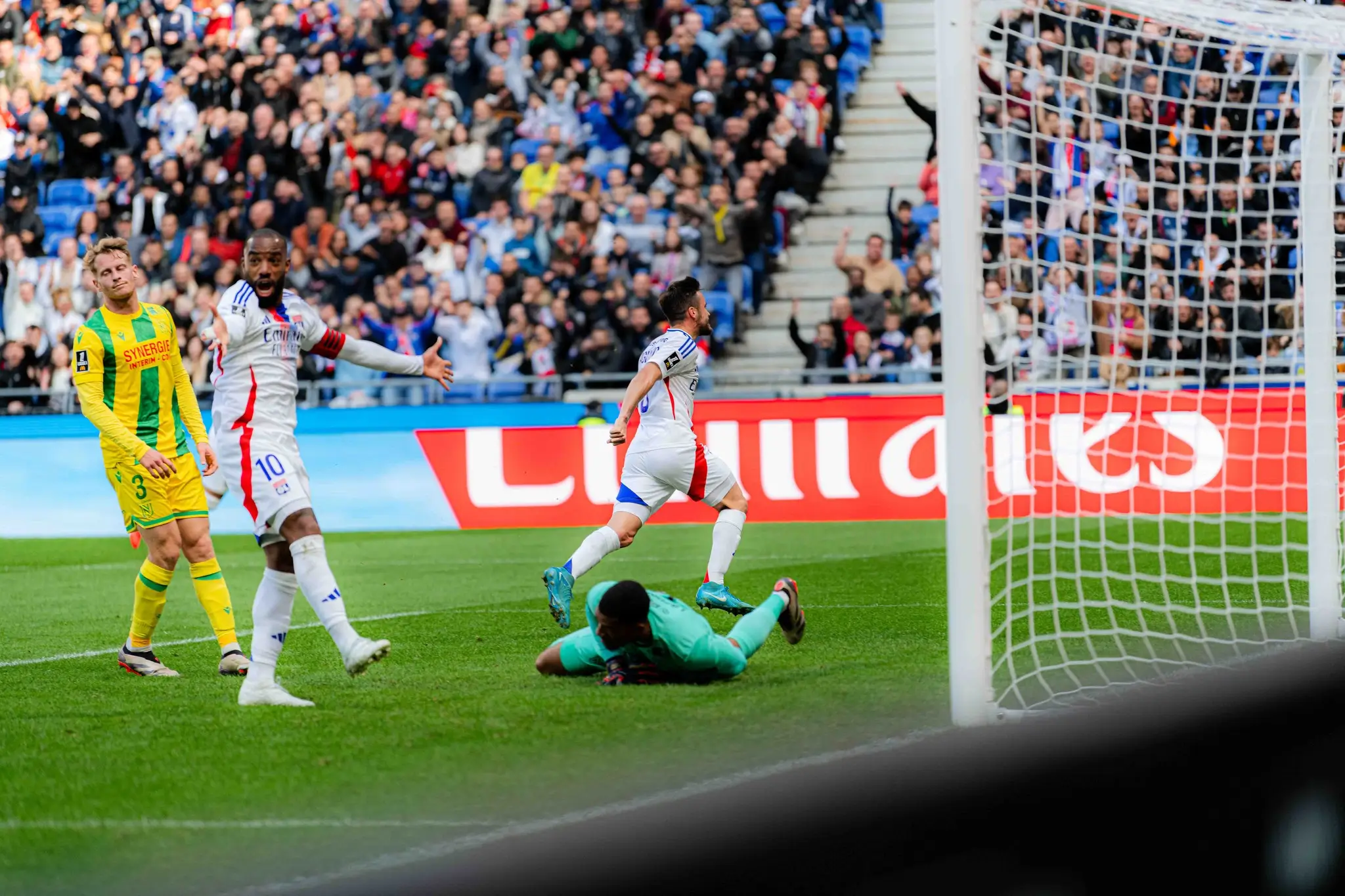 Această imagine are atributul alt gol; numele fișierului este Biletul-zilei-azi-din-fotbal-Pariem-pe-3-evenimente-tari-2.webp