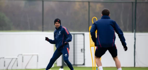 Biletul zilei azi din fotbal: 3 pariuri pe dueluri importante