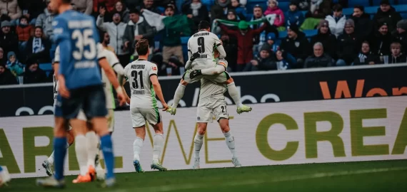 Bilet de weekend fotbal în cotă 13 la Betano