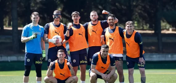 Biletul zilei din fotbal 26.04.2025 – Duelurile cu miză în prim-plan!