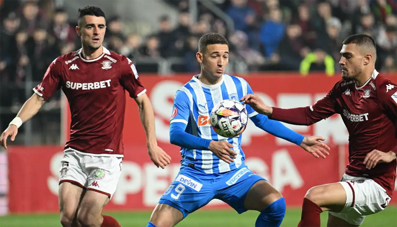 Cine transmite Universitatea Craiova - Rapid la TV pe 2 mai, în play-off-ul Superligii României?