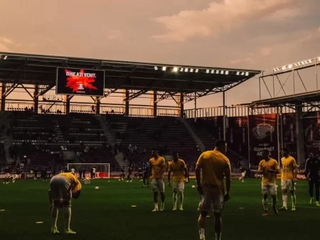 Câte schimbări se fac la fotbal în competiții?