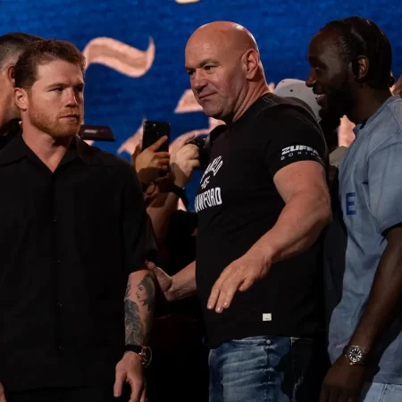 Canelo Alvarez vs Terence Crawford: Cine este favorit conform cotelor la pariuri?