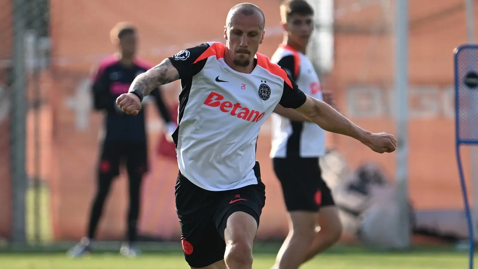 Cine arbitreaza FCSB vs Drita in preliminariile Europa League