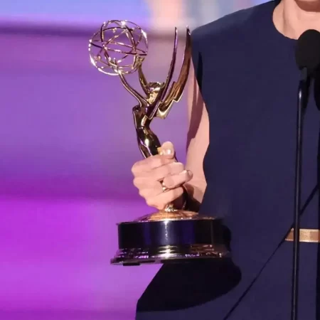 Premiile Emmy 2025: Cote favoriți și posibile surprize