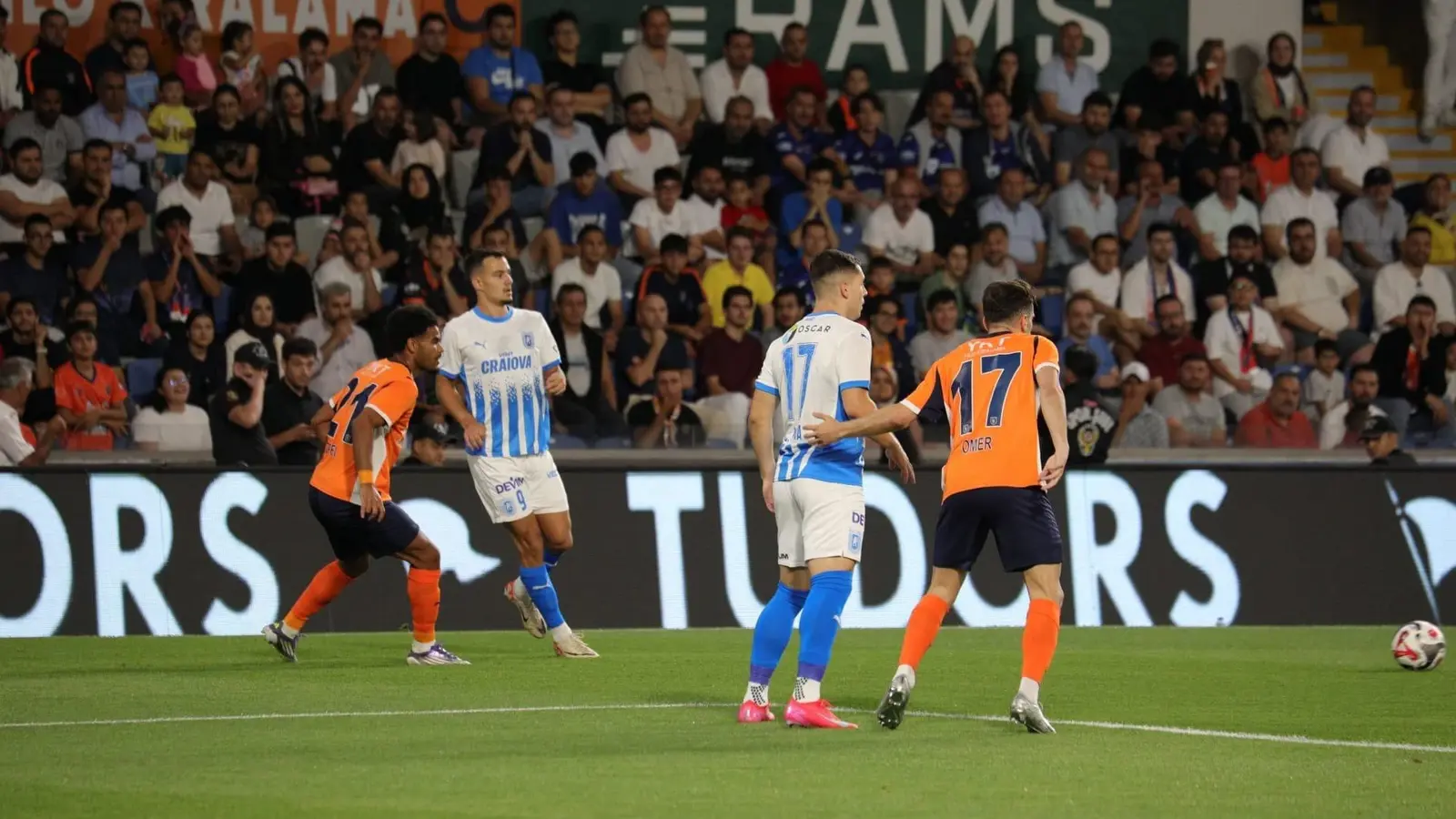 Cote pariuri Universitatea Craiova vs Basaksehir în play-off-ul Conference League - Oltenii aproape de calificare!