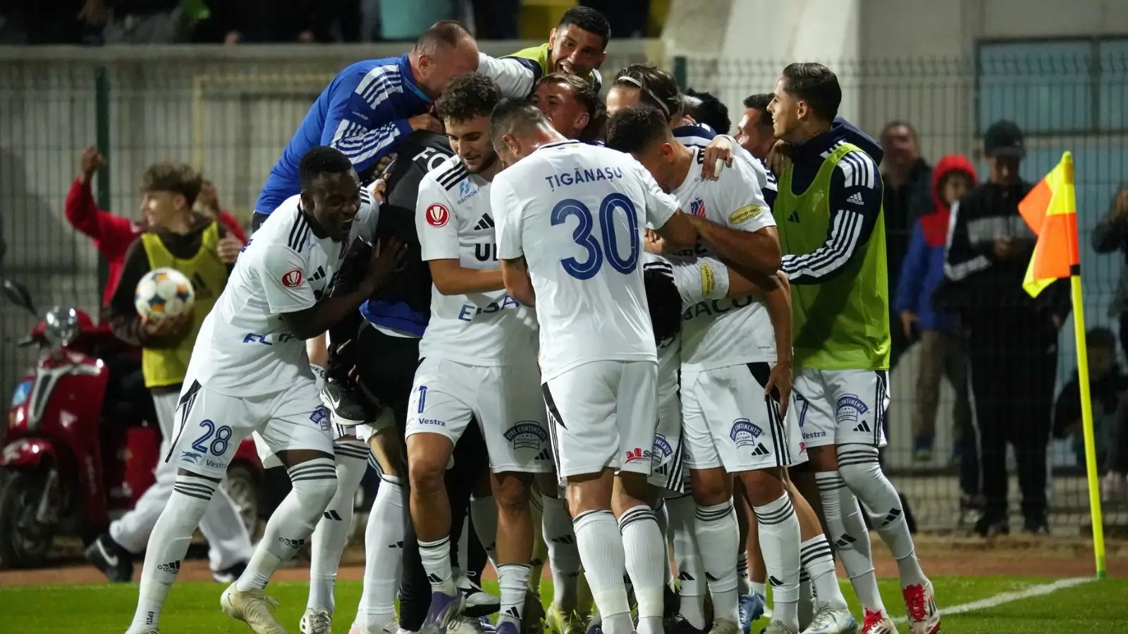 Superliga, cronica etapei a 10-a Runda în care toți granzii s-au încurcat