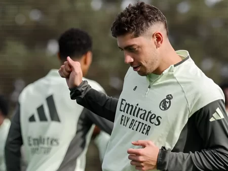 Cine transmite Real Madrid vs Barcelona la TV, de la ora 17:15, în etapa a zecea de La Liga?