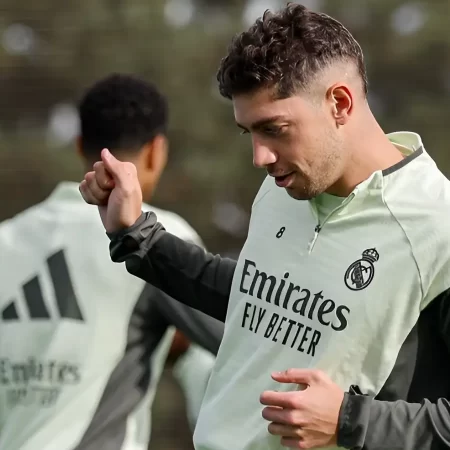 Cine transmite Real Madrid vs Barcelona la TV, de la ora 17:15, în etapa a zecea de La Liga?