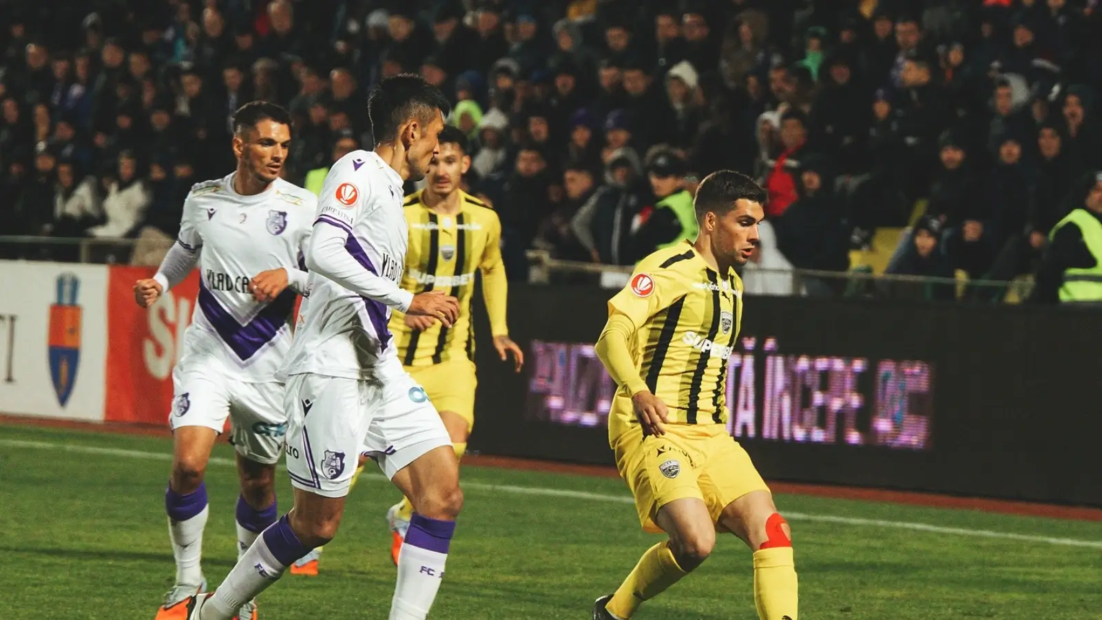 FC Argeș - Dinamo „Câinii” rămân cu o victorie în ultimele 5 etape