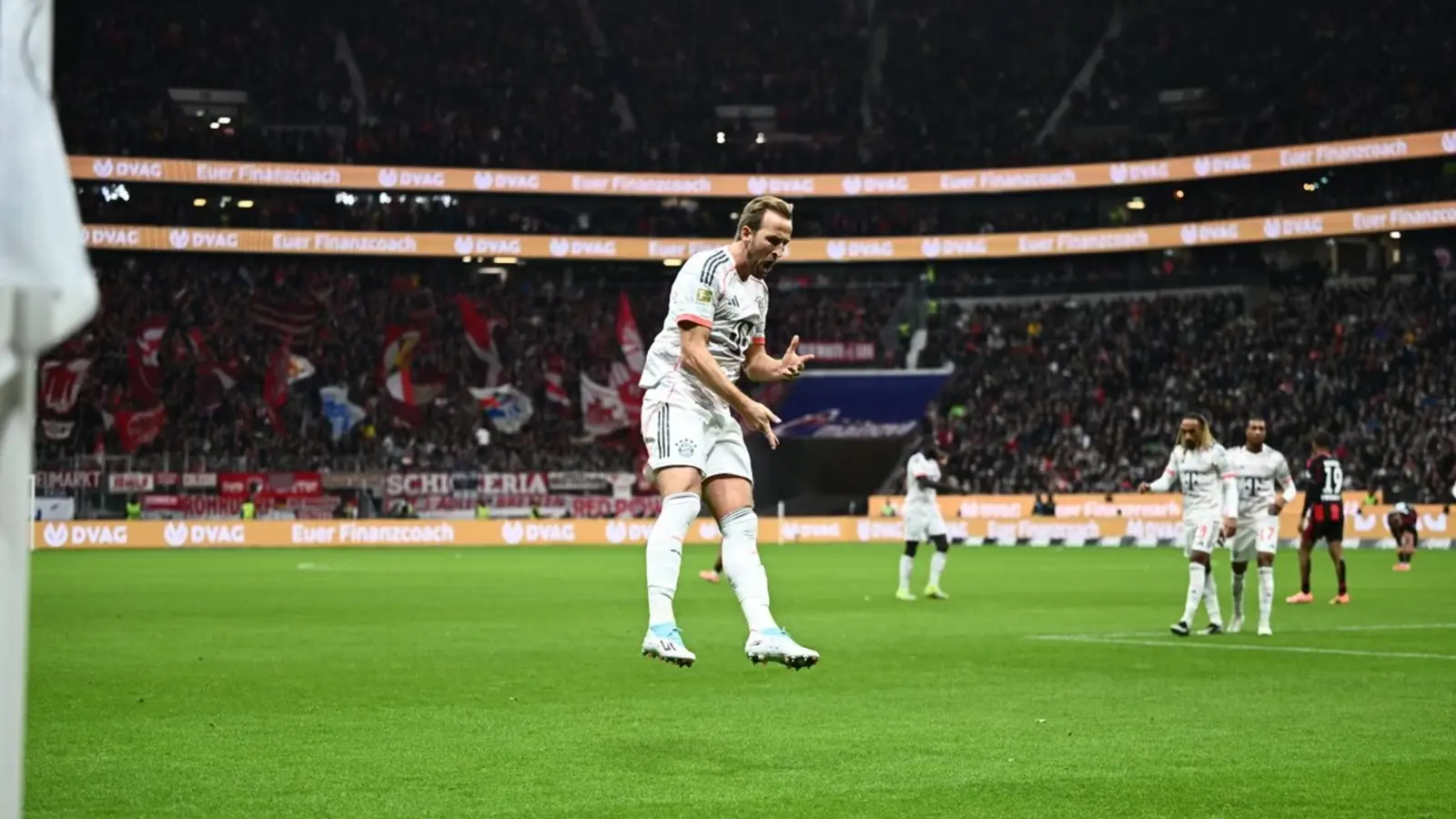 Cine transmite Bayern - Dortmund la TV, pe 18.10.2025, derby programat la ora 19:30?