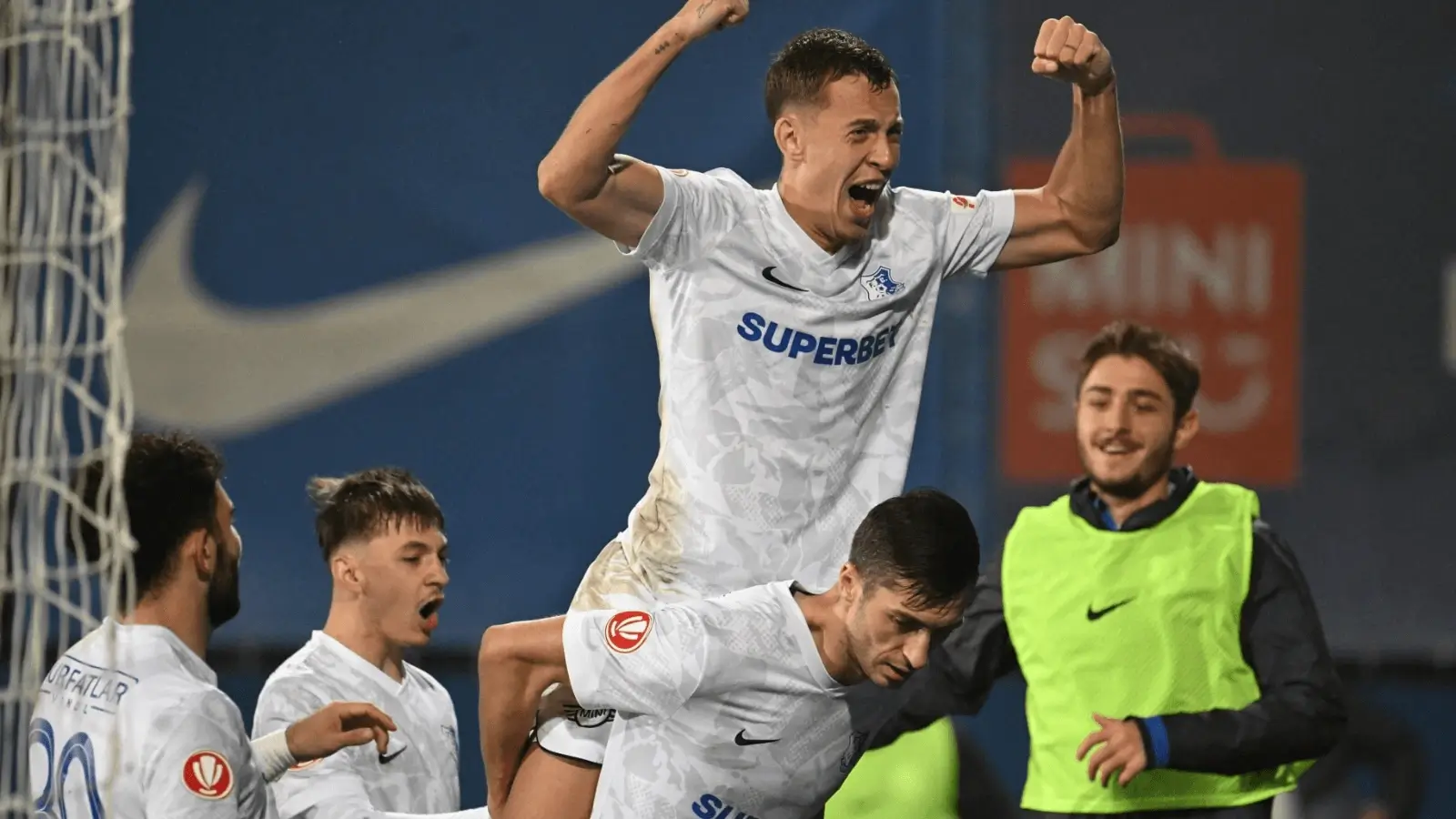 Farul - FC Botosani Echipa lui Zicu a invins liderul