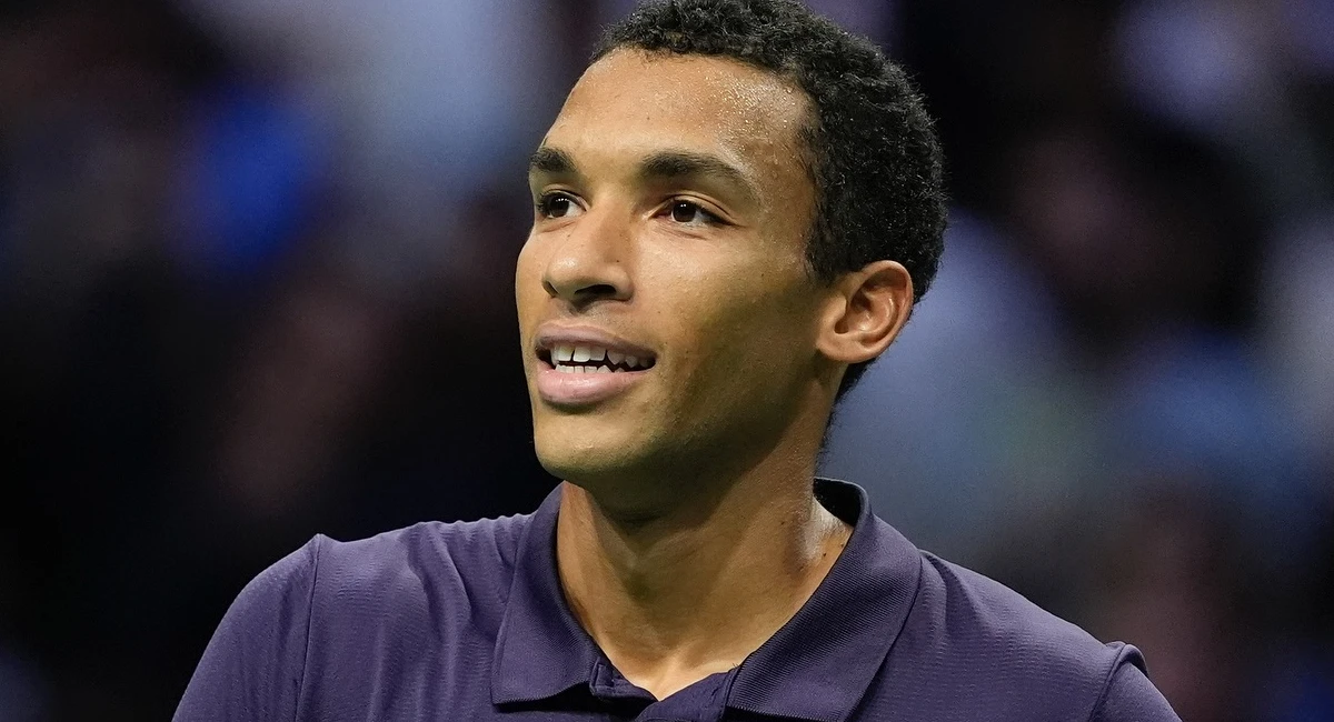 Felix Auger-Aliassime vs Jannik Sinner - Ponturi Pariuri ATP Finala Paris 2 noiembrie 2025