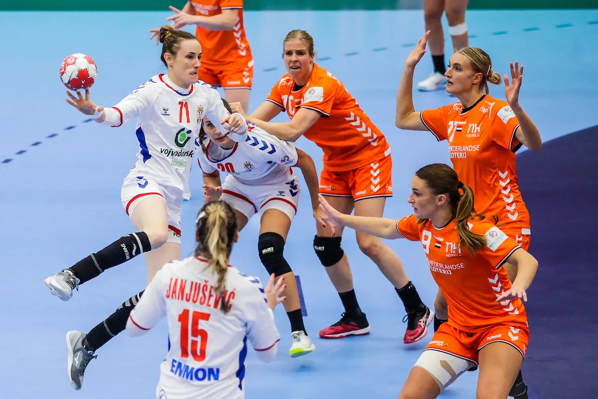 Meciuri Handbal Feminin azi 30 noiembrie la TV. Programul complet, cine transmite și avancronici