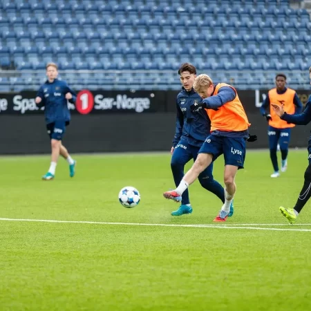 Bilet de weekend din fotbal 08.11.2025 – Țintim un câștig potențial de 2200 RON!