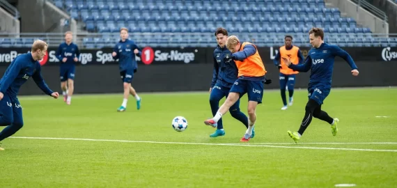 Bilet de weekend din fotbal 08.11.2025 – Țintim un câștig potențial de 2200 RON!