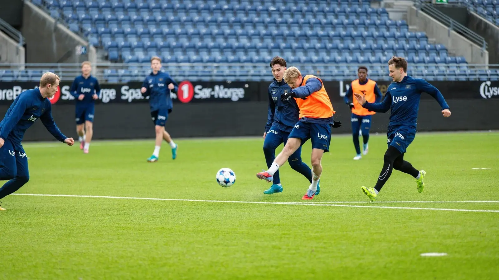 Bilet de weekend din fotbal 08.11.2025 - Țintim un câștig potențial de 2200 RON!