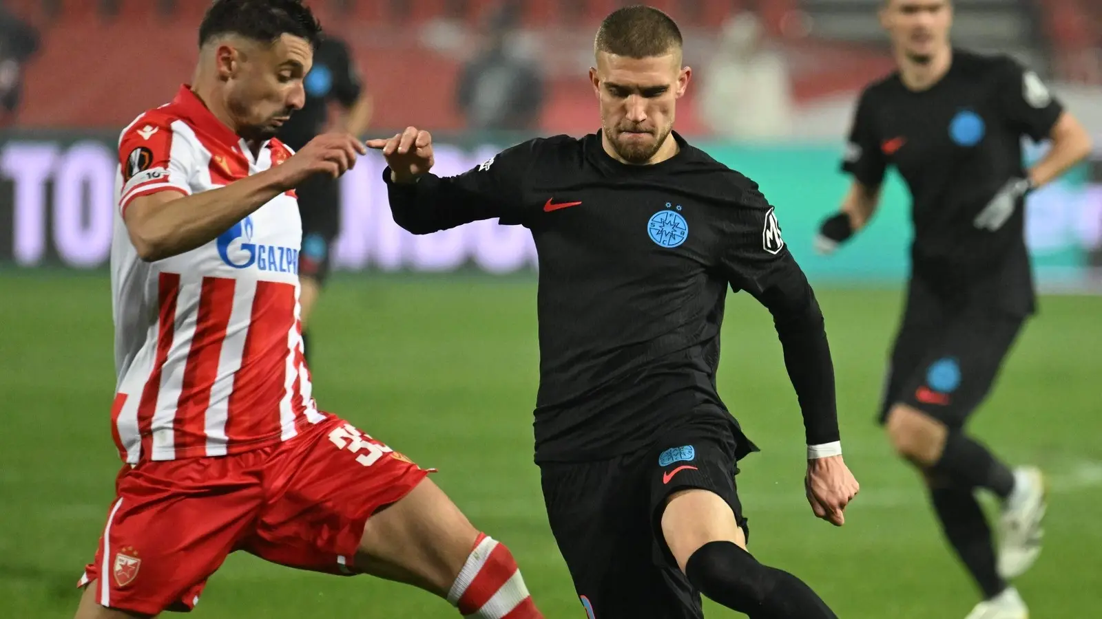 Cine transmite FCSB vs Feyenoord la TV