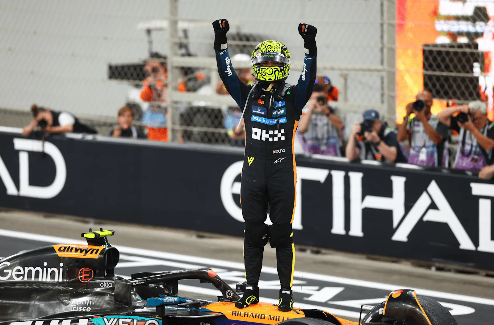 Lando Norris este campion mondial în 2025, chiar dacă Verstappen câștigă cursa din Abu Dhabi
