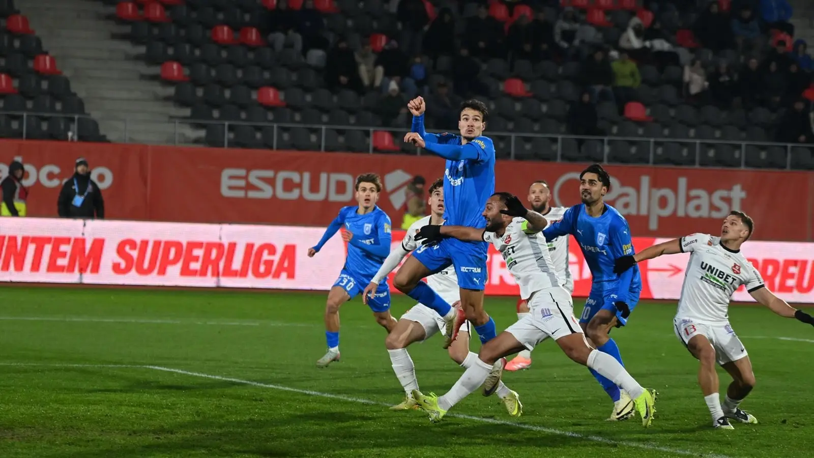 Cine transmite AEK Atena - Universitatea Craiova la TV, pe 18.12, ora 22:00, în Conference League?