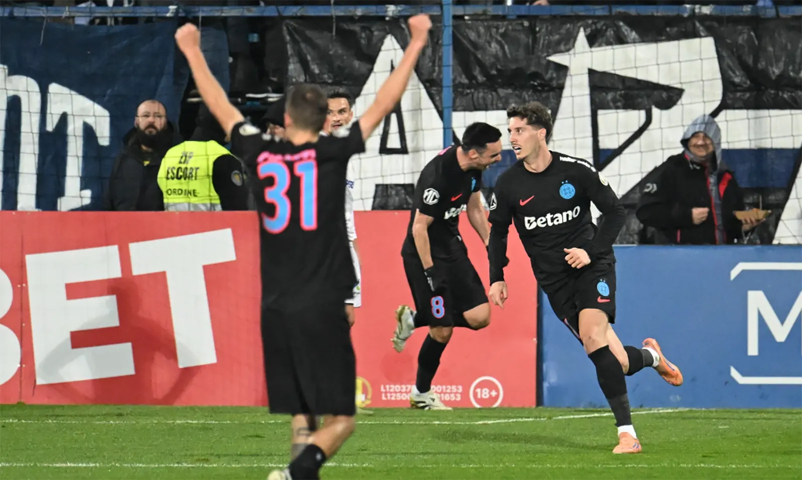 Cine transmite FCSB - Rapid la TV pe 21.12, derby-ul din Superliga programat la ora 20:00?