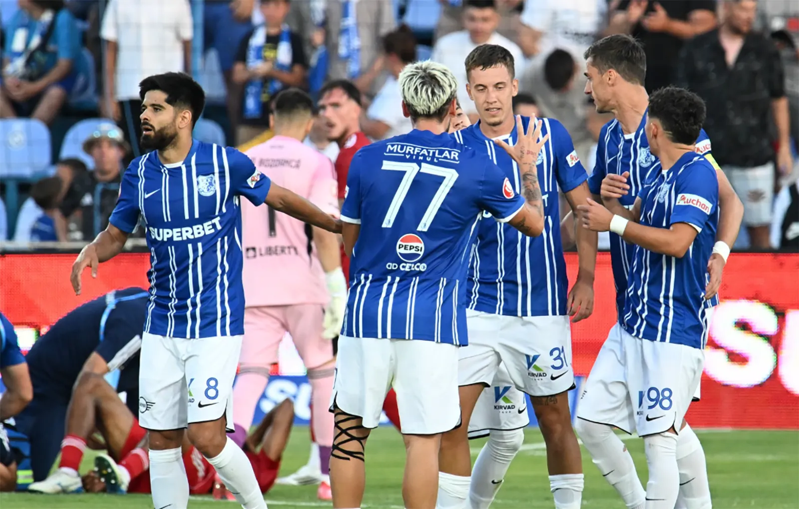 Cine transmite U Cluj - Farul Constanța la TV pe 21 decembrie, de la ora 16:30, în Superliga?