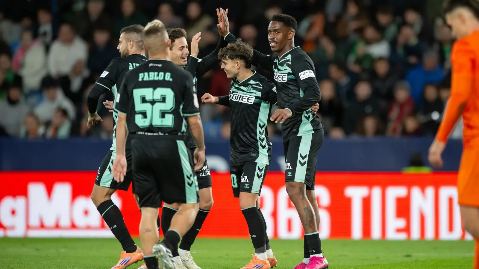 Dinamo Zagreb vs Betis - Ponturi pariuri Europa League - 11.12.2025