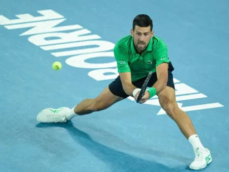 Cine transmite Novak Djokovic vs Jannik Sinner la TV în semifinalele Australian Open 2026?