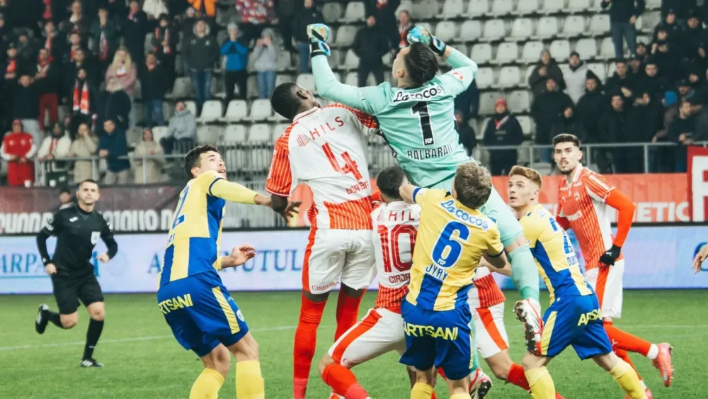 Biletul zilei din fotbal la Superbet, 4 februarie 2026. Cota 13 jucată pe goluri și favorite
