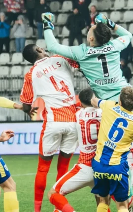 Biletul zilei din fotbal la Superbet, 4 februarie 2026. Cota 13 jucată pe goluri și favorite