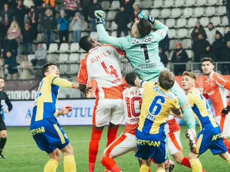 Biletul zilei din fotbal la Superbet, 4 februarie 2026. Cota 13 jucată pe goluri și favorite