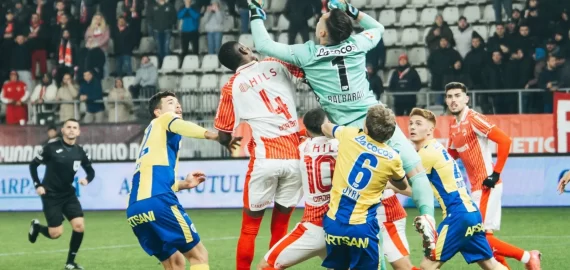 Biletul zilei din fotbal la Superbet, 4 februarie 2026. Cota 13 jucată pe goluri și favorite