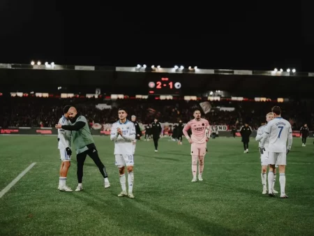 Biletul zilei azi din fotbal 1 martie 2026 – Favoritele și golurile în prim-plan pentru o cotă de 6.96 la Betano