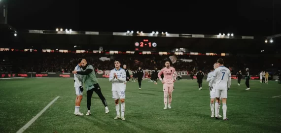 Biletul zilei azi din fotbal 1 martie 2026 – Favoritele și golurile în prim-plan pentru o cotă de 6.96 la Betano