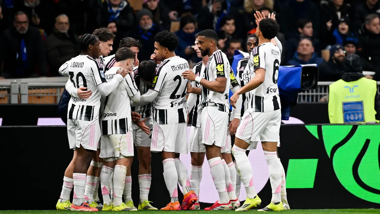 Cine transmite Galatasaray - Juventus la TV, pe 17 februarie, de la ora 19:45, în Champions League?