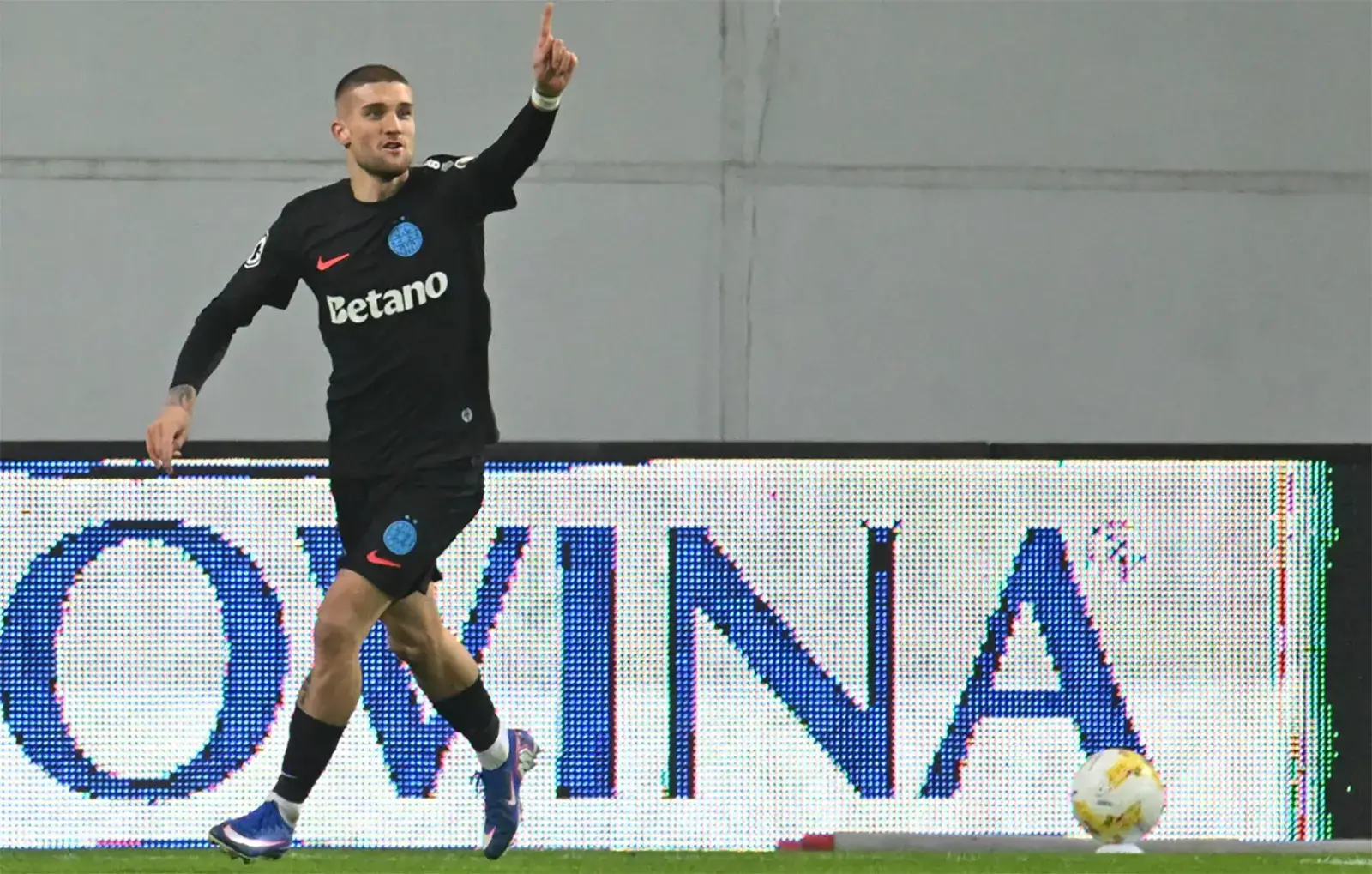 Cota 2 pe șuturi în Craiova - FCSB, Etim și Bîrligea vor fi vârfurile de lance azi, 15.02