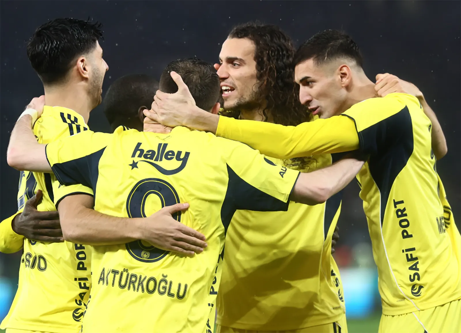 Cote pariuri Fenerbahce - Nottingham - turcii sunt favoriți pe teren propriu