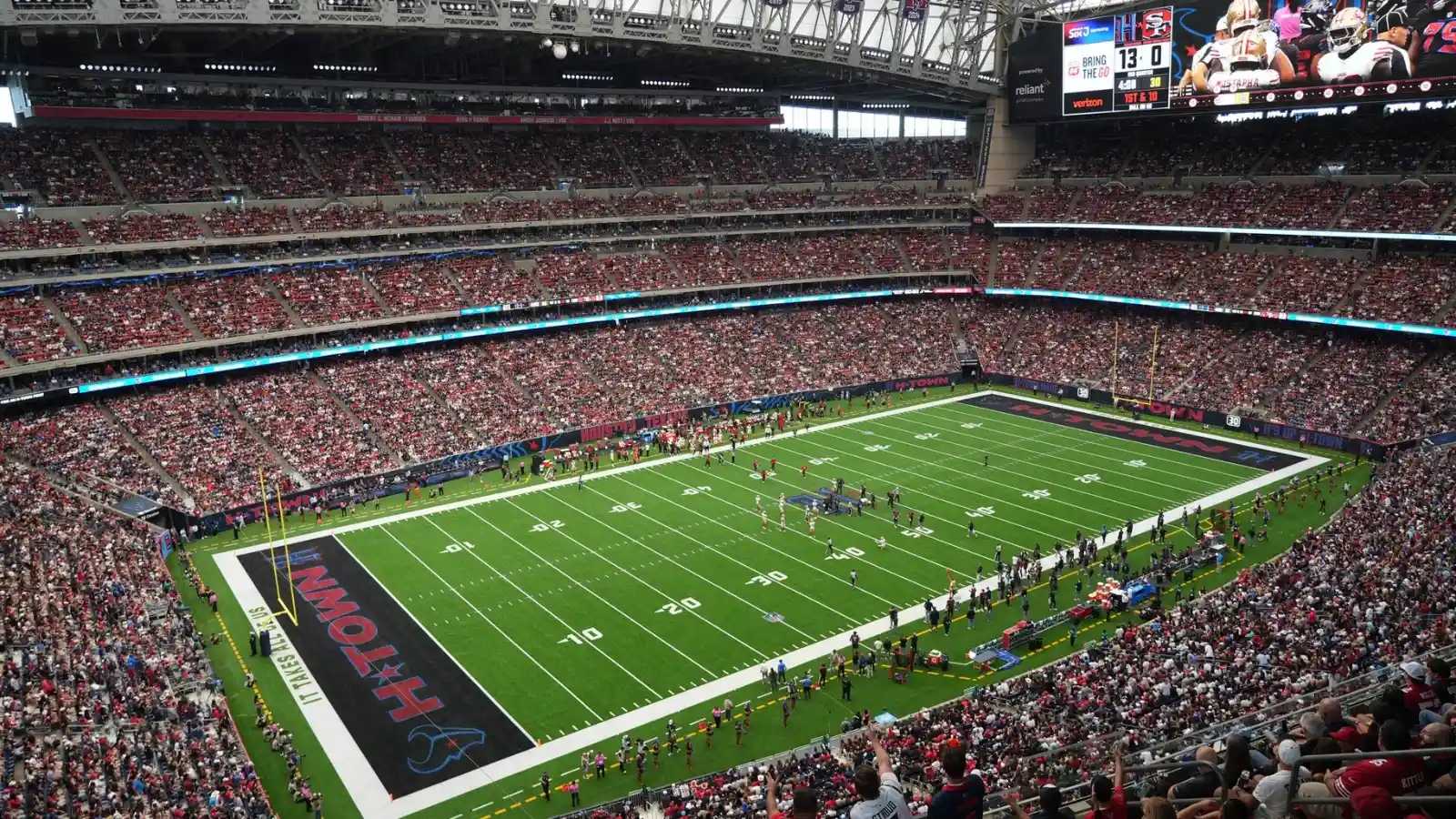 Houston Stadium – primul stadion cu acoperiș retractabil din SUA