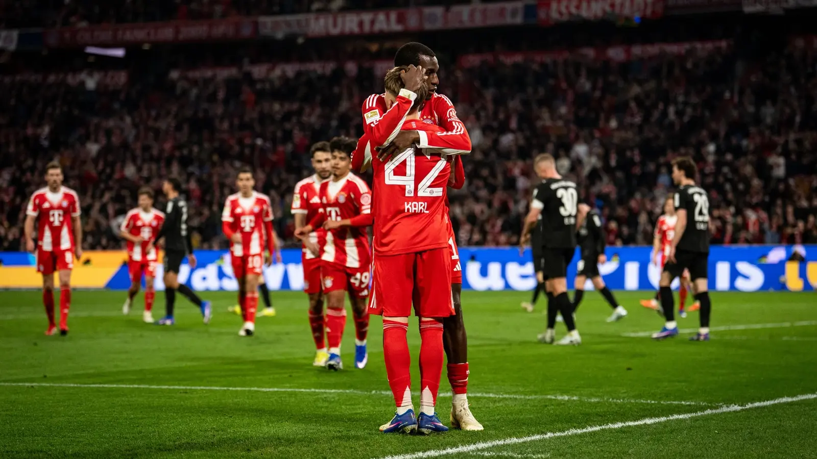 Cine transmite Atalanta vs Bayern la TV, pe 10 martie 2026, de la ora 22:00, în sferturile Champions League?