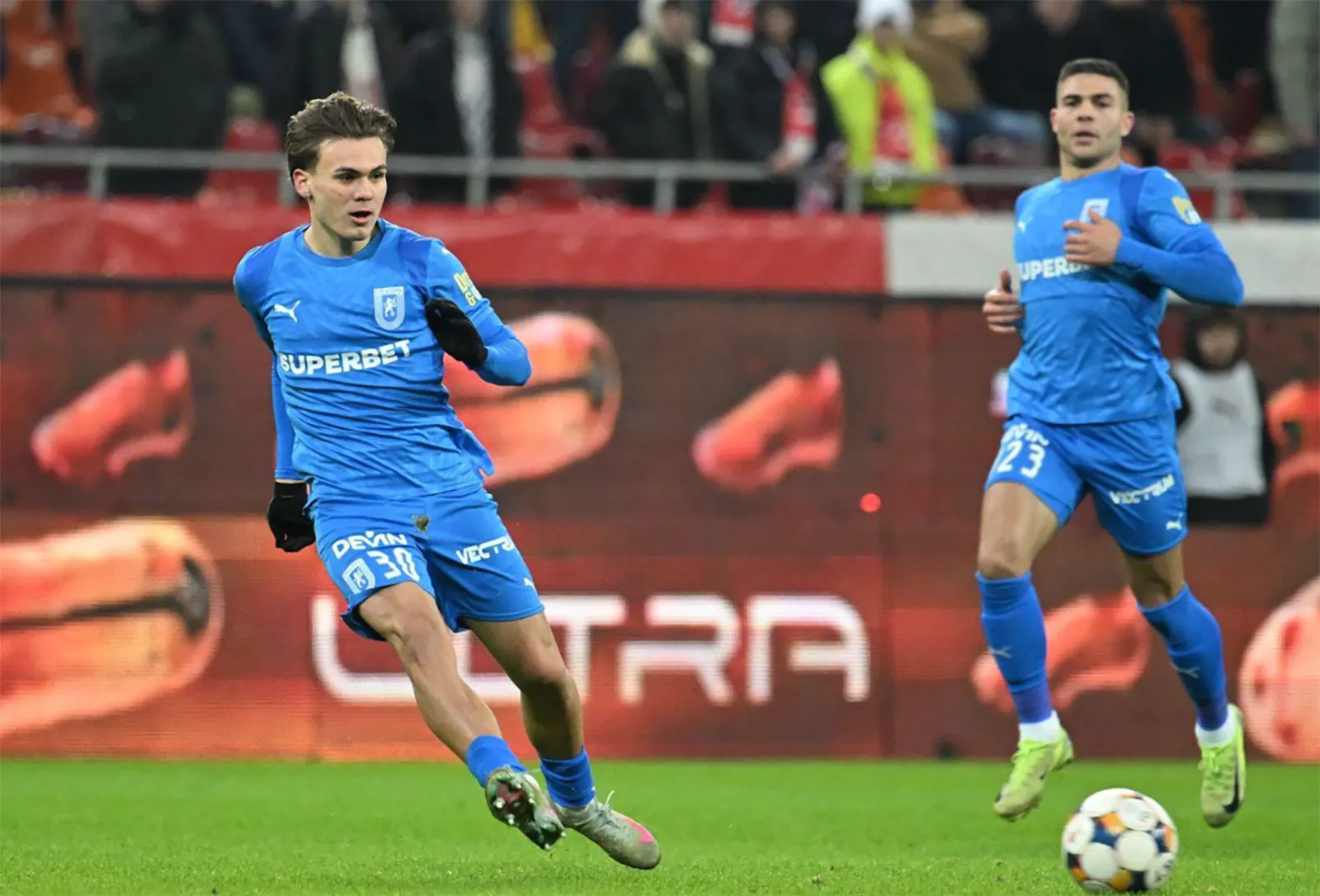 Cota 2 la Superbet 04.03, formată din pariuri speciale în derby-ul Craiova - CFR