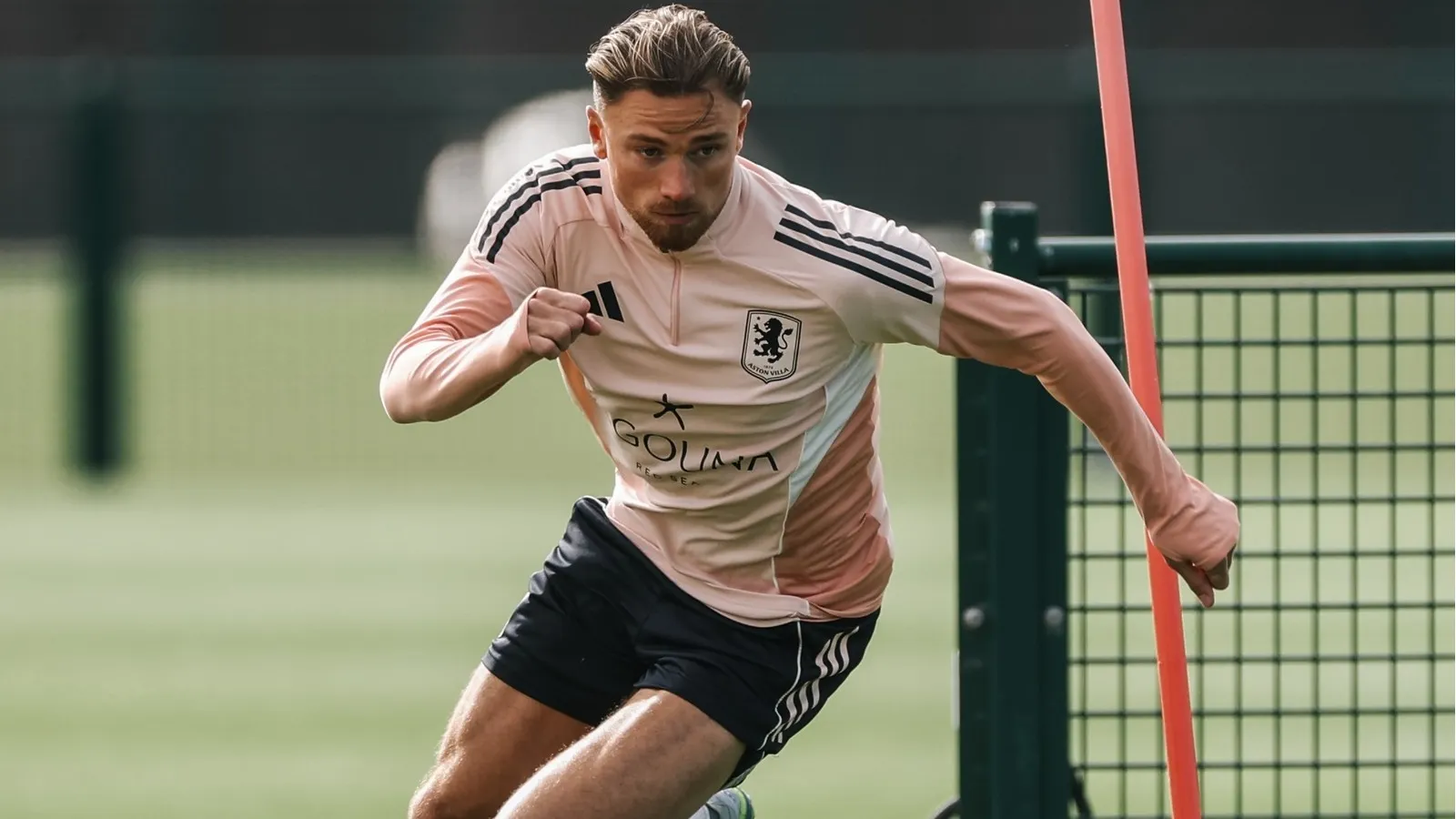 Cine transmite Nottingham vs Aston Villa la TV