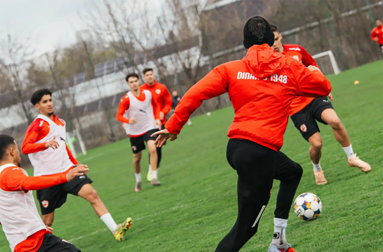 Cine transmite FC Argeș - Dinamo la TV pe 4 aprilie, de la ora 19:30?