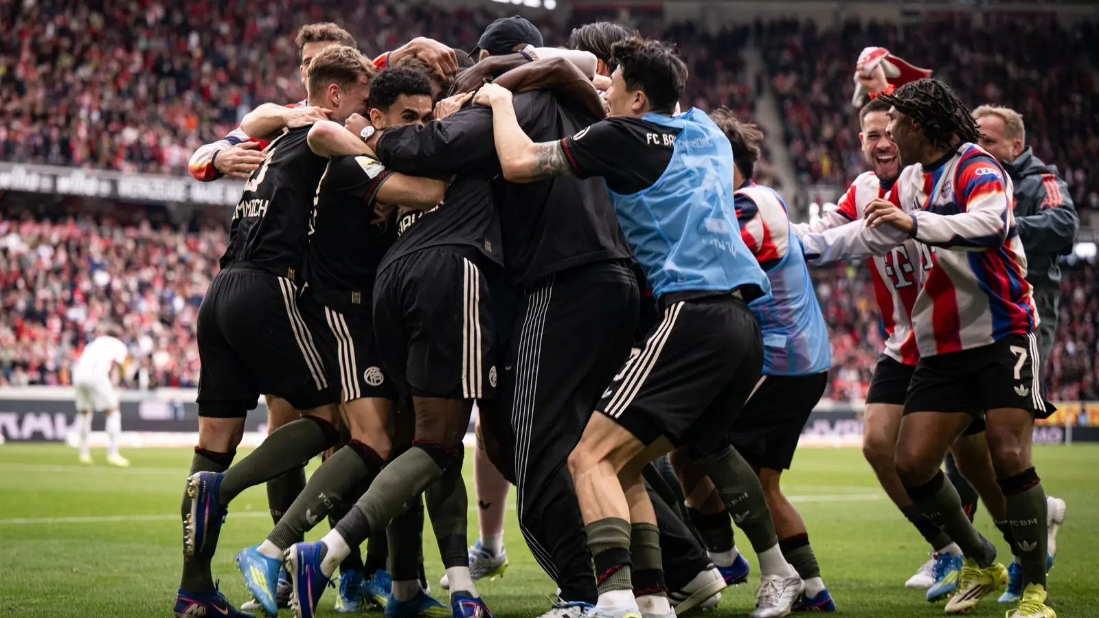 Cine transmite Real Madrid - Bayern la TV, pe 7 aprilie 2026, de la ora 22:00, în sferturile Champions League?