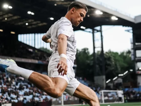 Cine transmite Aston Villa vs Nottingham la TV, de la 22:00, în semifinalele Europa League?