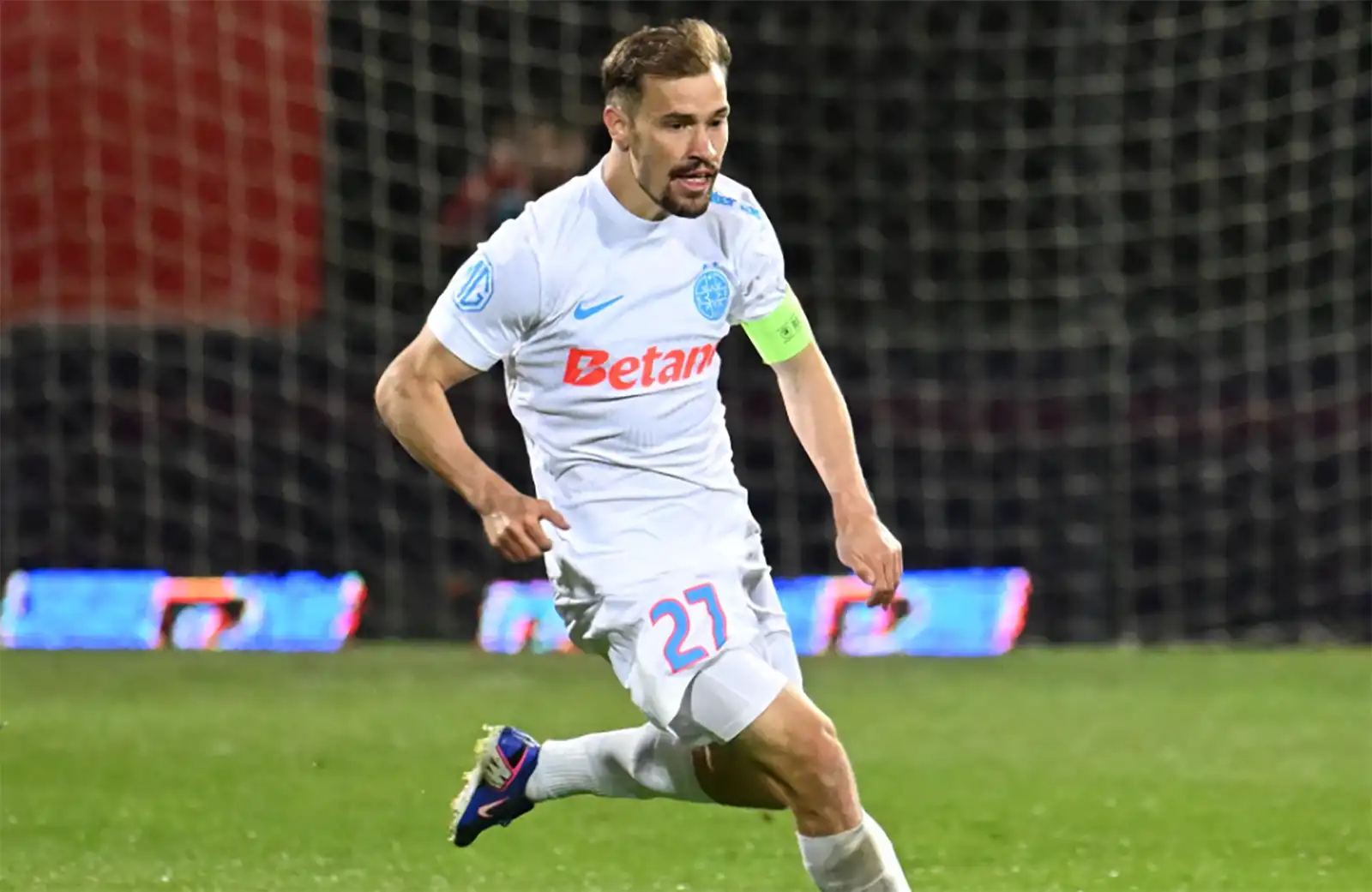 Cine transmite Dinamo - FCSB pe 29 mai 2026, în barajul de Conference League?