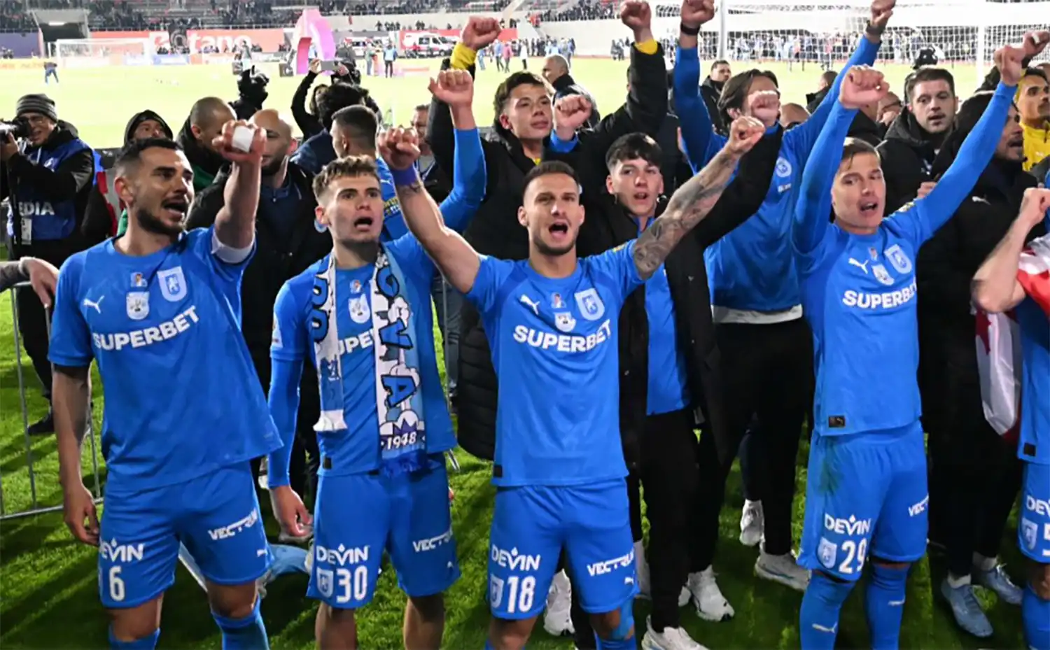 Cine transmite Universitatea Craiova - U Cluj la TV pe 17.05.2026, derby-ul de titlu?