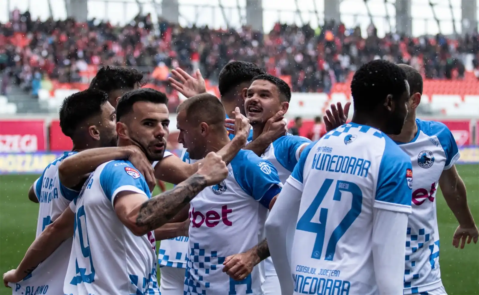 Cota 2 din fotbal 6 mai 2026 - Corvinul este foarte aproape de promovare