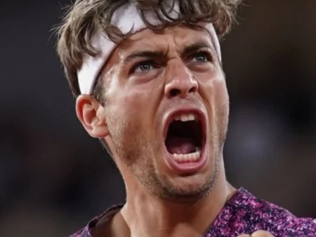 Cine transmite Matteo Arnaldi vs Flavio Cobolli la TV pe 5 iunie, în a doua semifinală masculină de la Roland Garros?