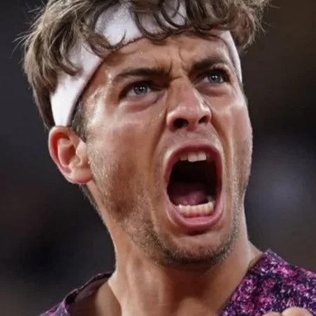 Cine transmite Matteo Arnaldi vs Flavio Cobolli la TV pe 5 iunie, în a doua semifinală masculină de la Roland Garros?