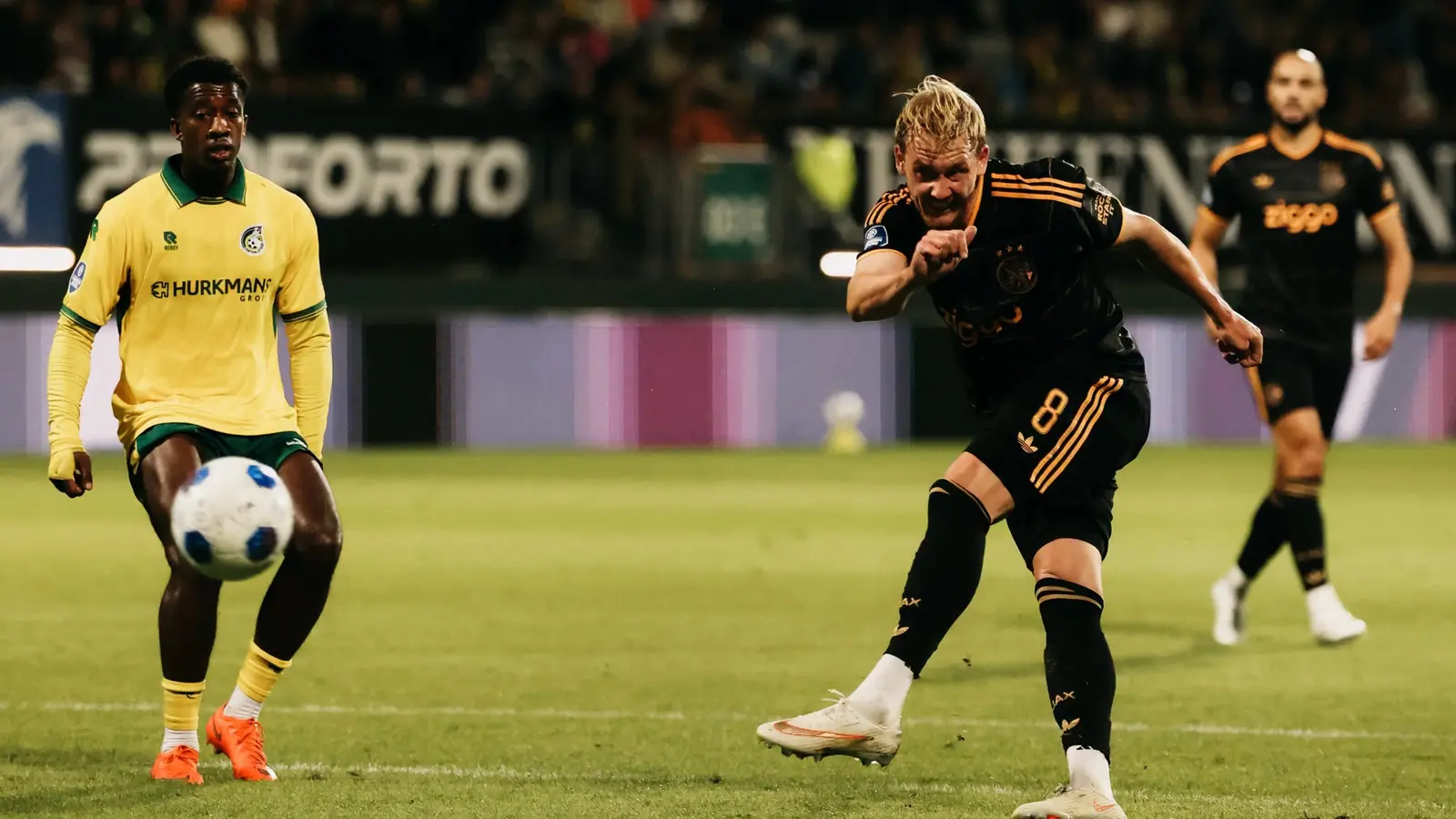 Ajax vs Willem II - Bet Builder în Cotă 2 din Eredivisie - 15.09.2026